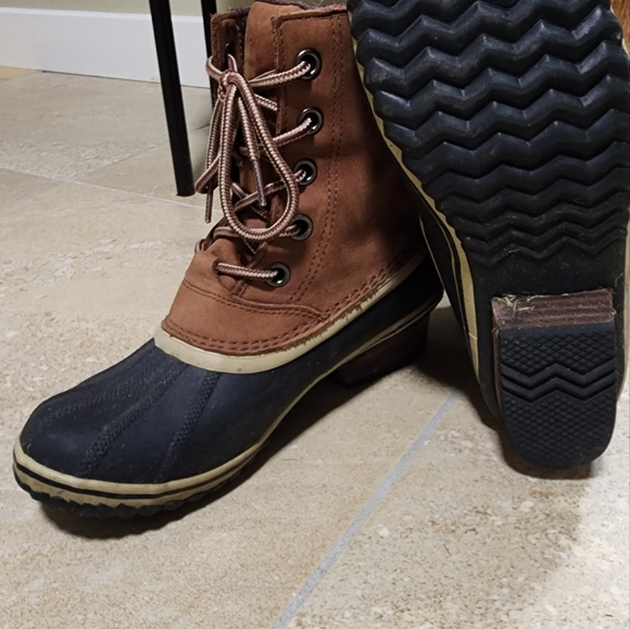 Sorel low waterproof boot Sz 8.5/9 - Picture 2 of 4